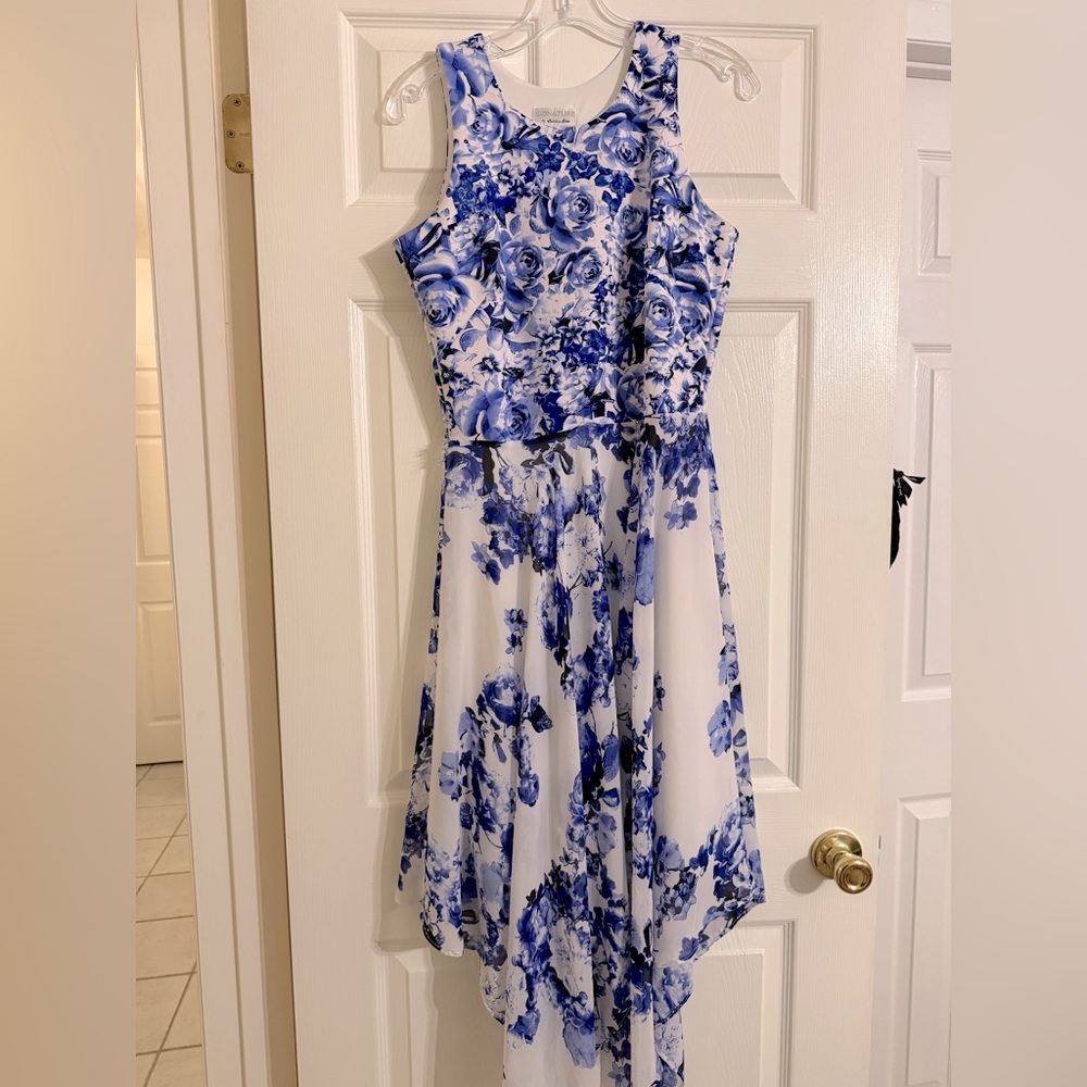 Floral Blue and White Dress sz 6 💙💙💙